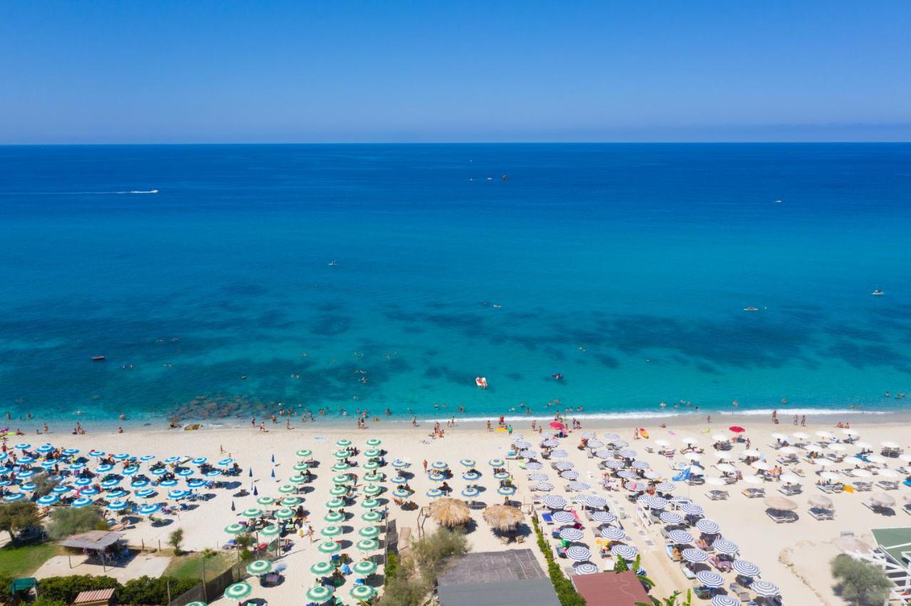 La Meridiana Aparthotel Ricadi Buitenkant foto